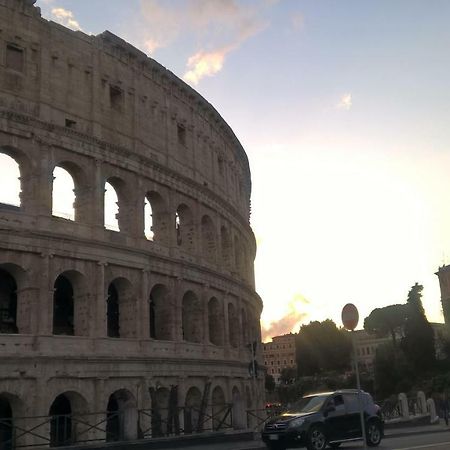 Around The Corner Colosseo B&B Roma Exterior foto