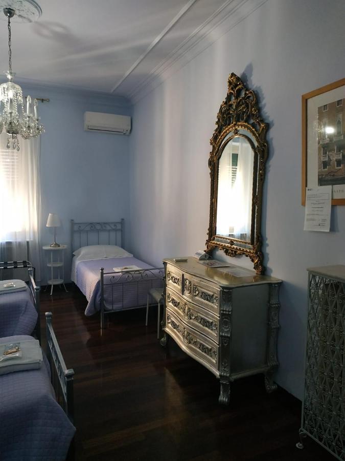 Around The Corner Colosseo B&B Roma Exterior foto