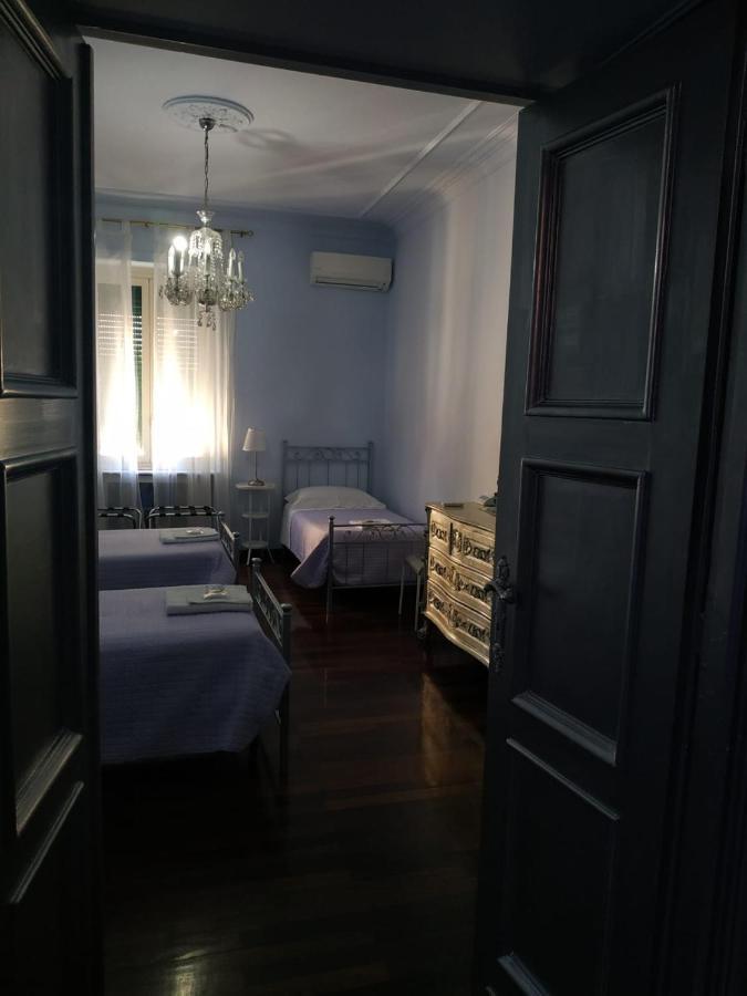Around The Corner Colosseo B&B Roma Exterior foto