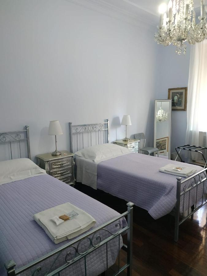 Around The Corner Colosseo B&B Roma Exterior foto