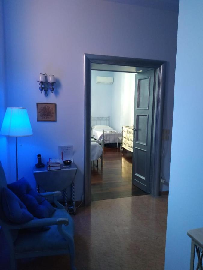 Around The Corner Colosseo B&B Roma Exterior foto