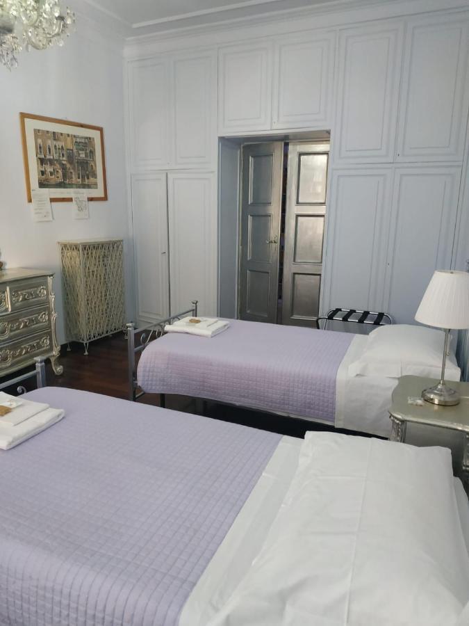 Around The Corner Colosseo B&B Roma Exterior foto