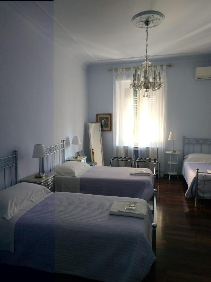 Around The Corner Colosseo B&B Roma Exterior foto