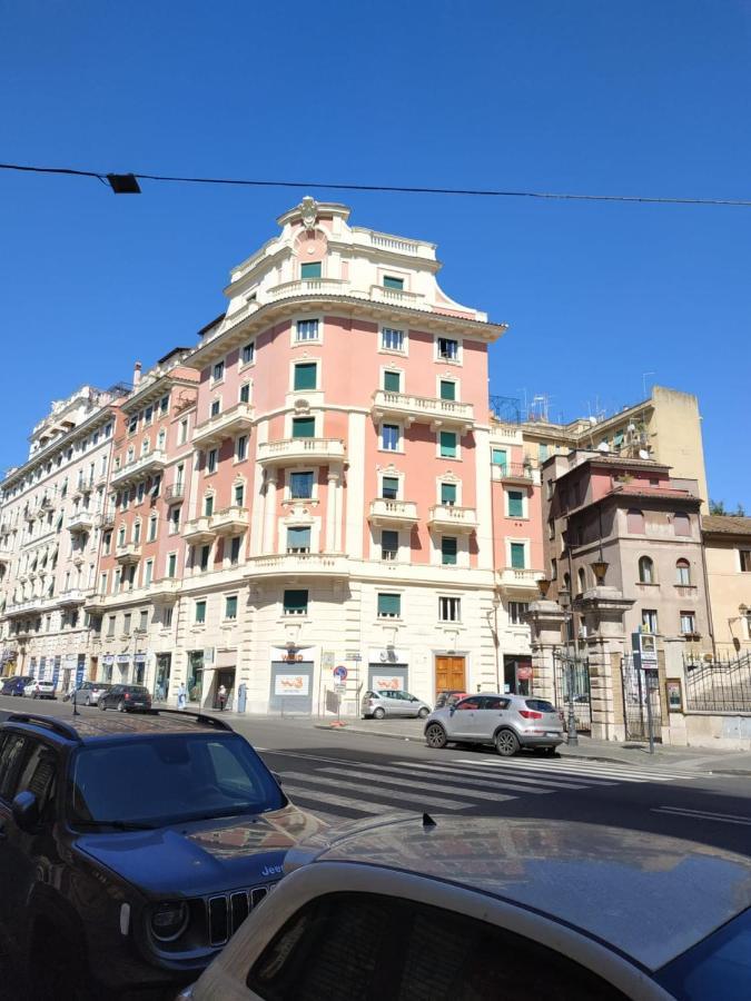 Around The Corner Colosseo B&B Roma Exterior foto