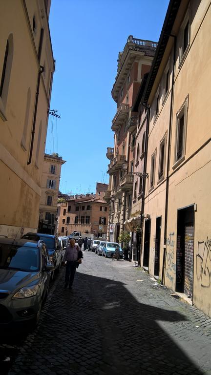 Around The Corner Colosseo B&B Roma Exterior foto