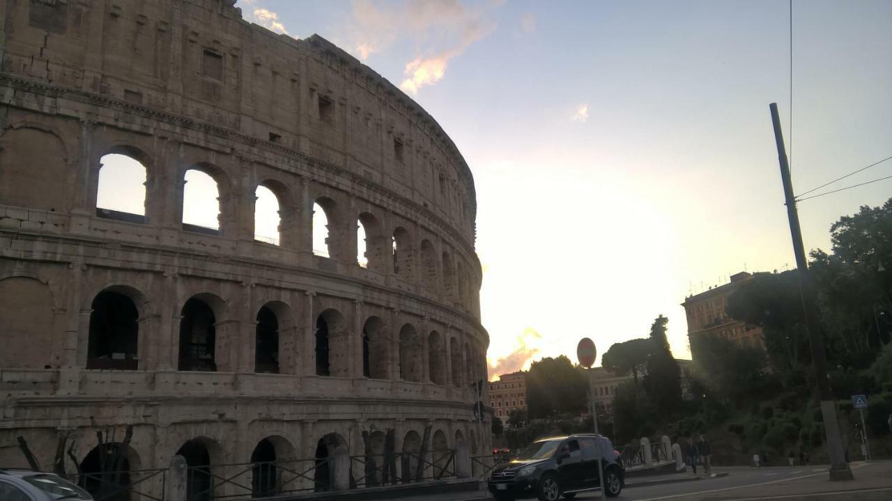 Around The Corner Colosseo B&B Roma Exterior foto