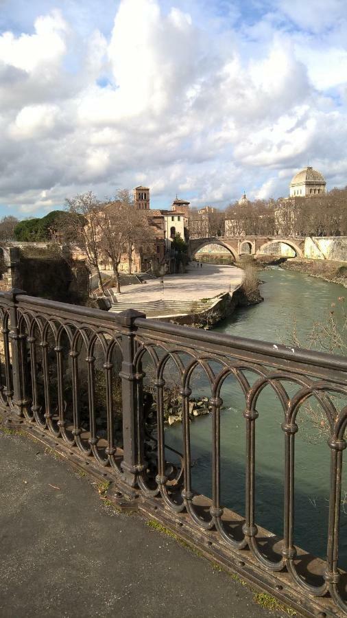 Around The Corner Colosseo B&B Roma Exterior foto
